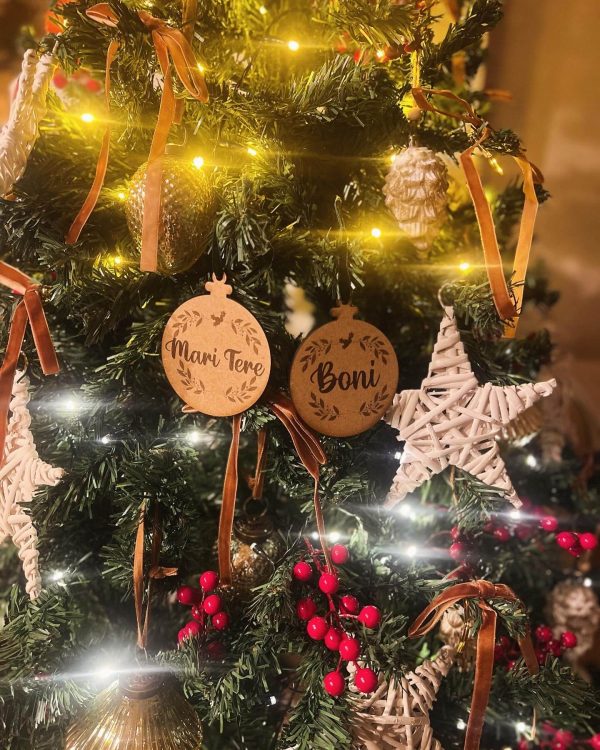 AFB8F49D-12F5-4CBE-B3C3-3958619219AB 3 Bola de navidad redonda nombre